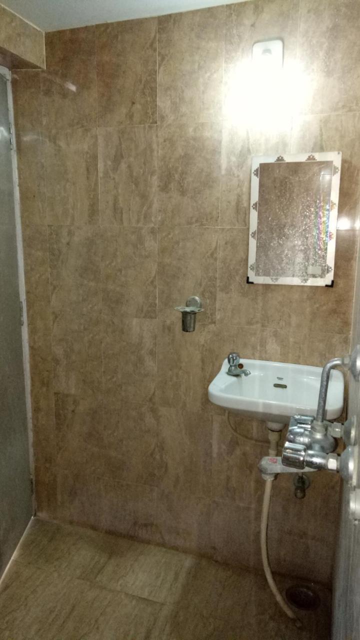 Ishan Paying Guest House Varanasi Ngoại thất bức ảnh
